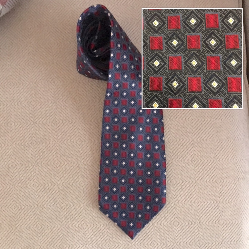 Geoffrey Beene 100% Silk Tie